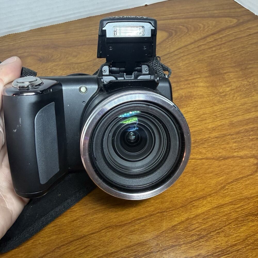 Olympus SP-620UZ 16MP Compact Digital Camera